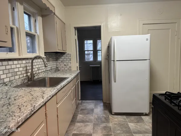 $1,600 | 105 Clermont Street, Unit 2, Albany, NY 12203