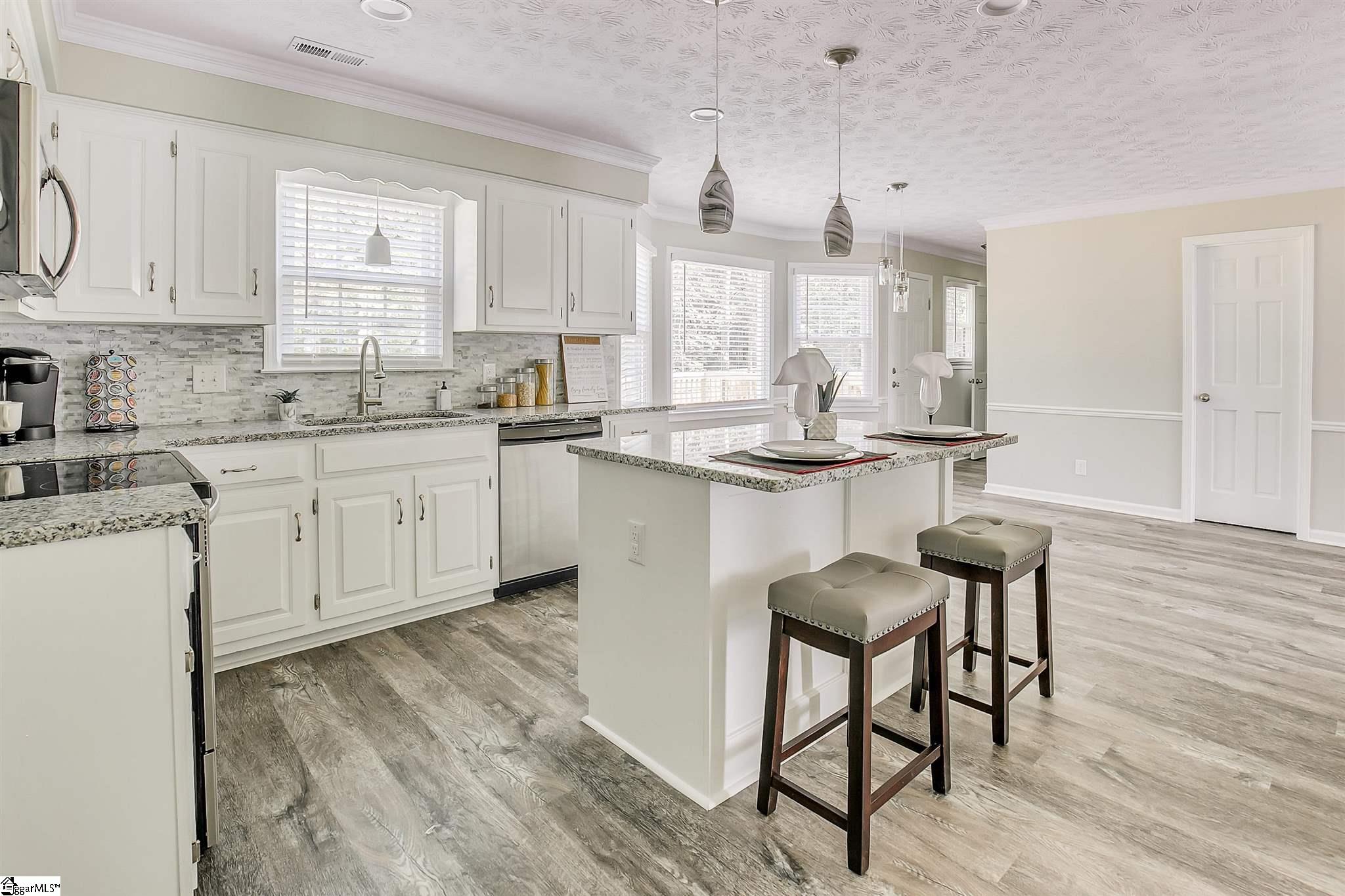 813 Brooks Road Mauldin, SC 29662 - Photo 8 of 36 Gallery Image 8