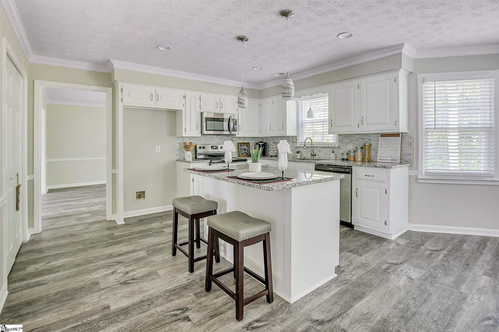 813 Brooks Road Mauldin, SC 29662 - Photo 9 of 36 Gallery Image 9