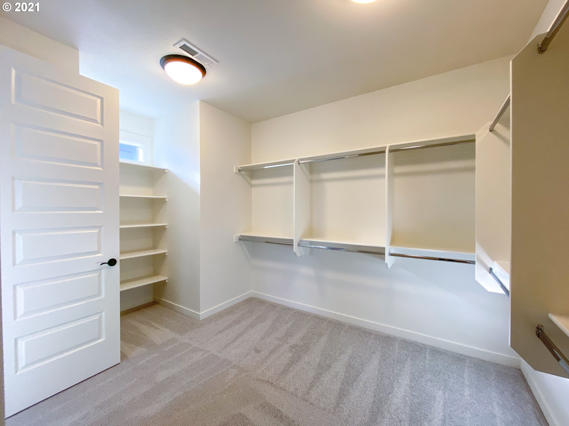 814 South Goose Loop Ridgefield, WA 98642 - Photo 14 of 22 a view of an empty walk in closet