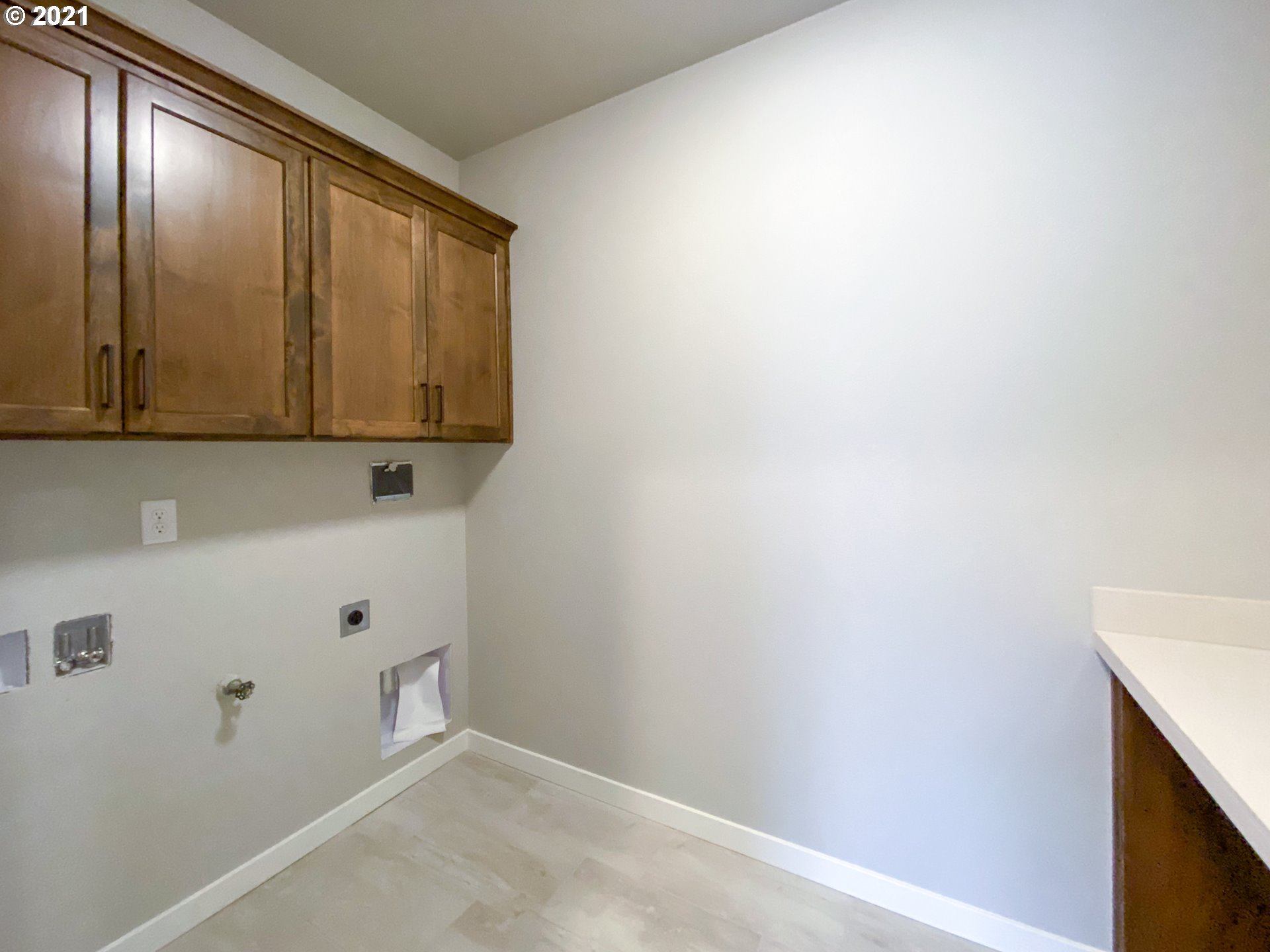 814 South Goose Loop Ridgefield, WA 98642 - Photo 19 of 22 a view of cabinets