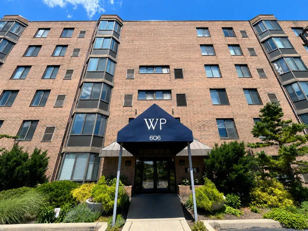 $127,000 | 606 East Woodland Park Avenue, Unit 306, Chicago, IL 60616
