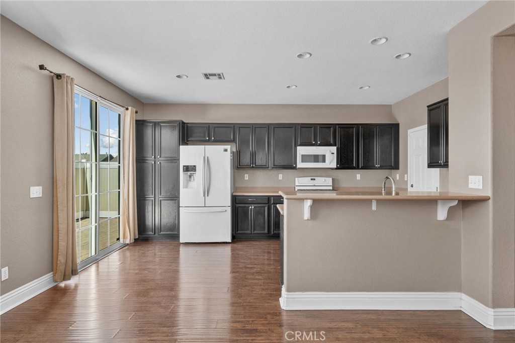 34041 Lily Road Yucaipa, CA 92399 - Photo 11 of 46 Kitchen