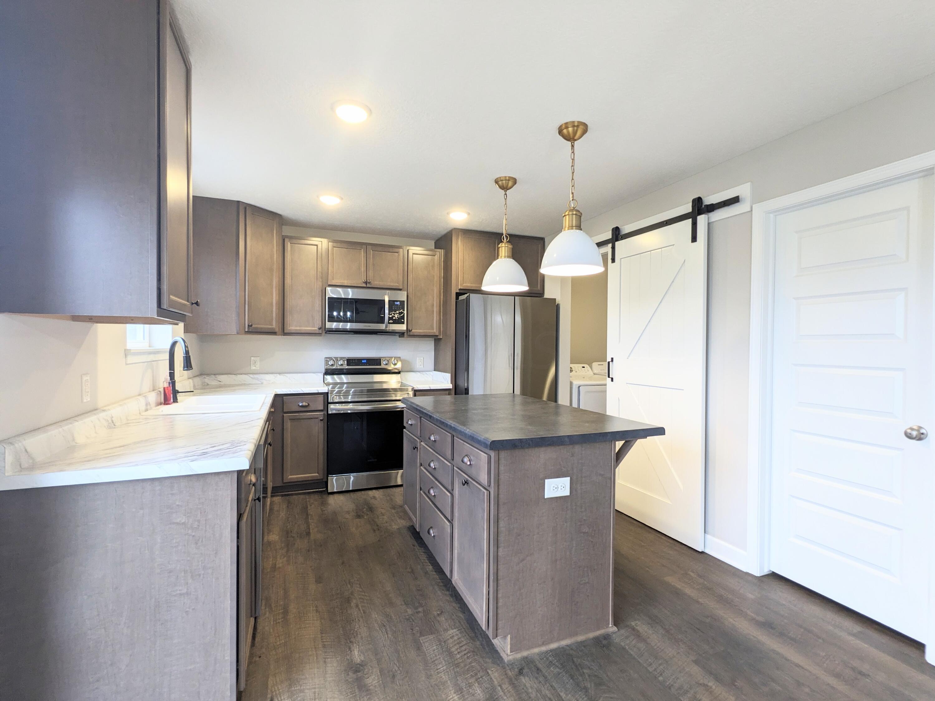 3233 South County Line Road Johnstown, OH 43031 - Photo 13 of 35 Kitchen