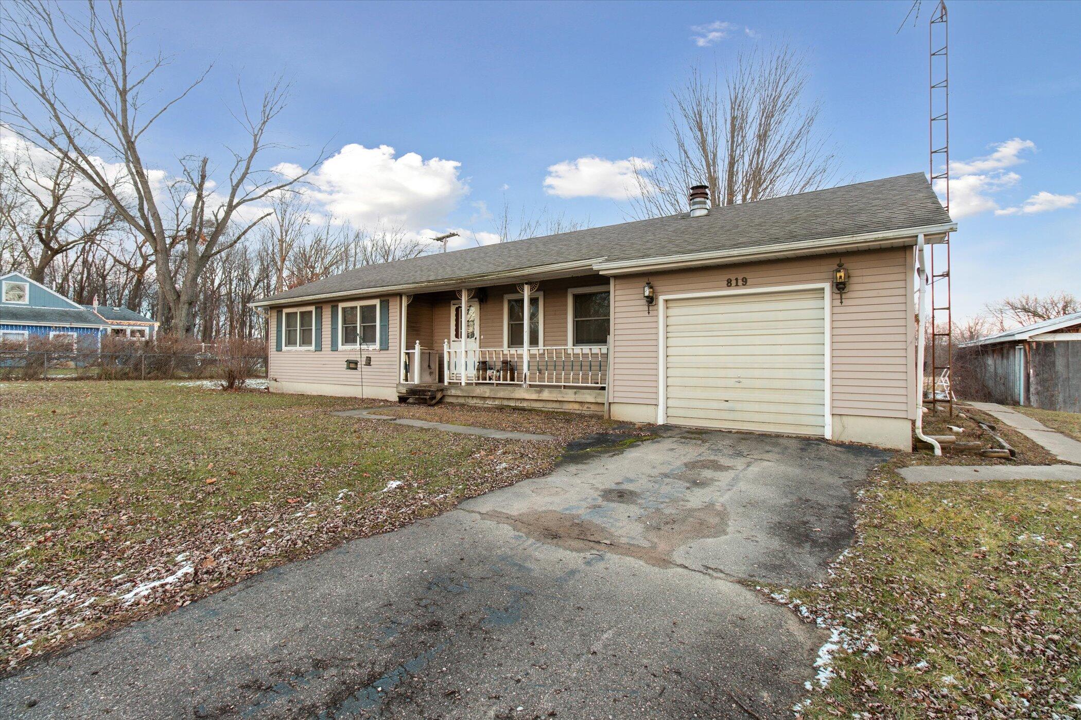 819 South Bull Run Road Fowlerville, MI 48836 - Photo 1 of 21 03-819-S-Bull-Run-Rd-Fowlerville-MI-4883