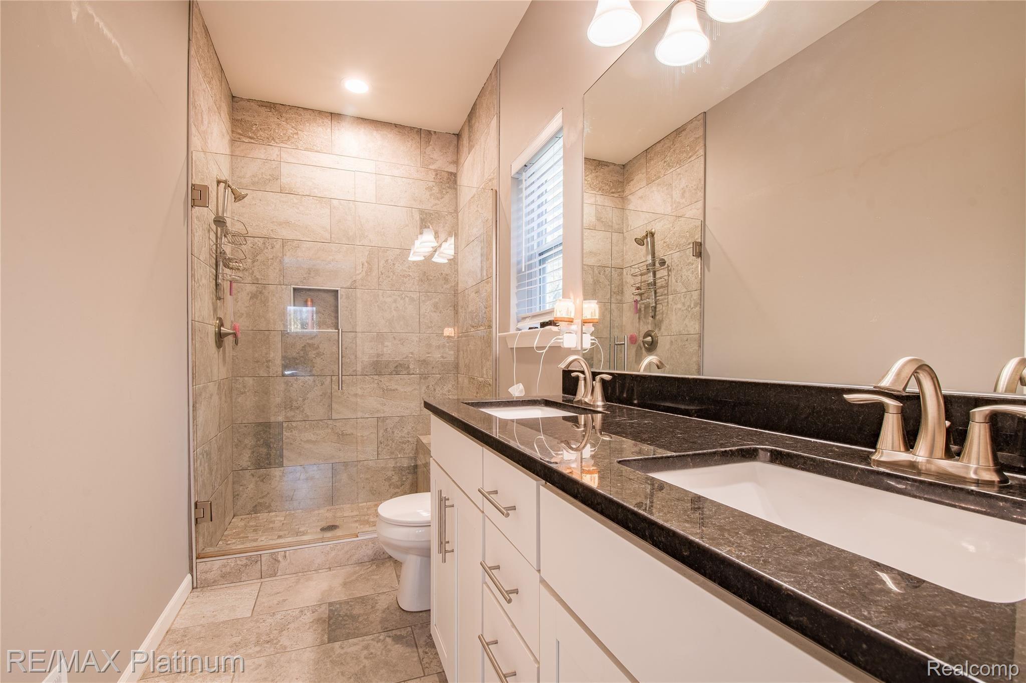5590 Hartland Road Fenton, MI 48430 - Photo 20 of 46 5590 Hartland Rd HDR9.jpg