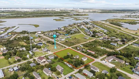 $342,000 | 7228 Highland Bayou Drive, Hitchcock, TX 77563