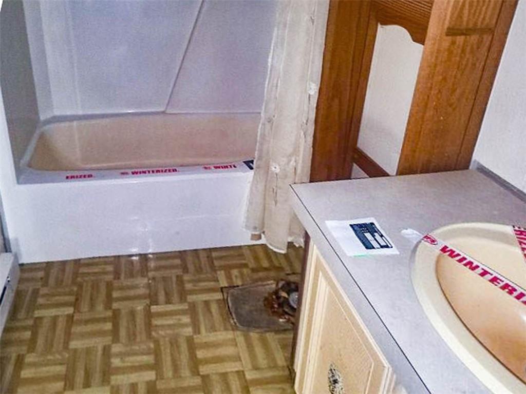 64 King Eldred, PA 16713 - Photo 13 of 15 a bathroom with a bathtub