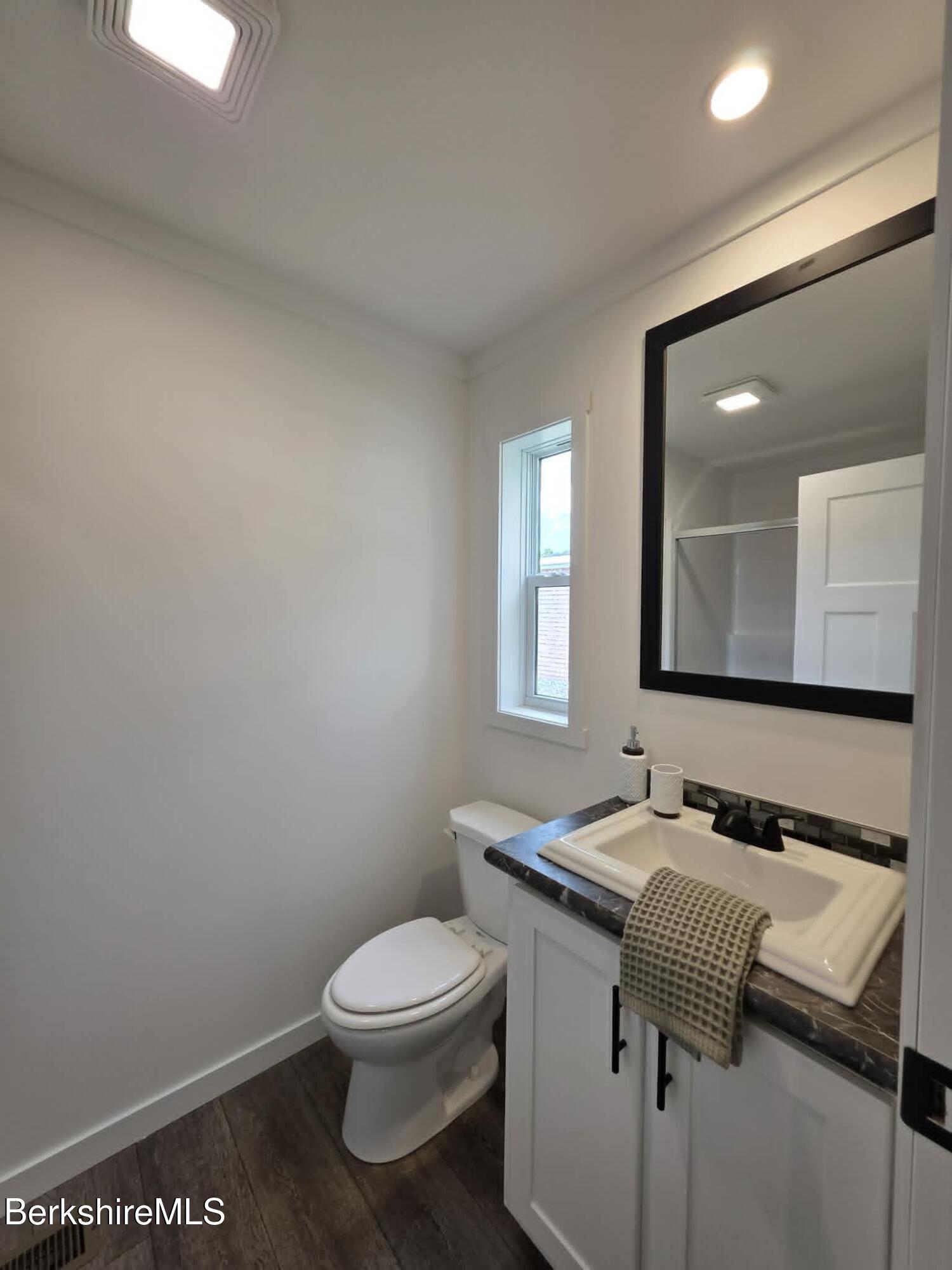 395 Cheshire Road, Unit 113 Pittsfield, MA 01201 - Photo 17 of 20 Primary Bathroom