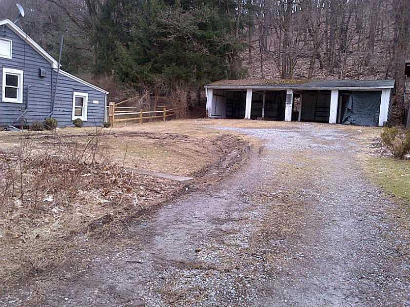 5 Quarry Road Sewickley Heights, PA 15143 - Photo 7 of 25 Parking Lot/Garage.