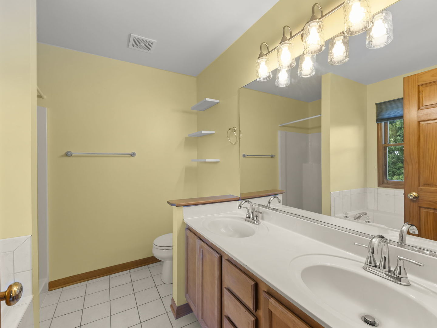 129 Devonshire Drive DeKalb, IL 60115 - Photo 13 of 24