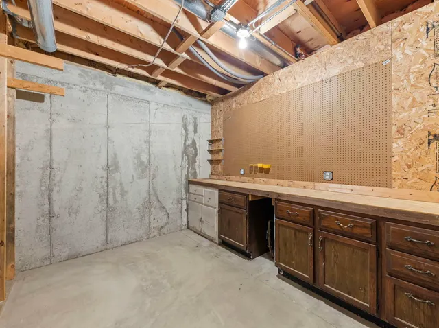 $342,900 | 129 Devonshire Drive, DeKalb, IL 60115