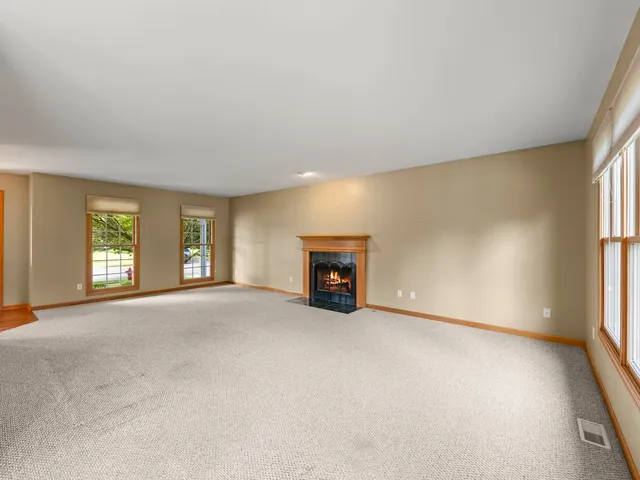 $342,900 | 129 Devonshire Drive, DeKalb, IL 60115