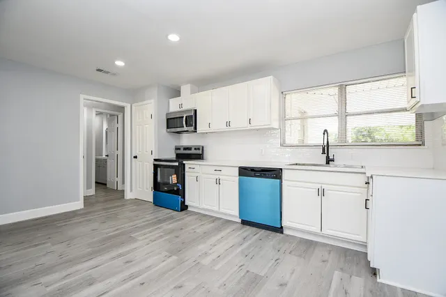 $2,095 | 5429 De Lange Lane, Houston, TX 77092