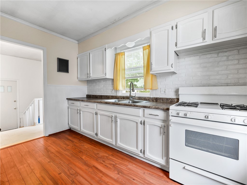15 Friendly Road Cranston, RI 02910 - Photo 6 of 25