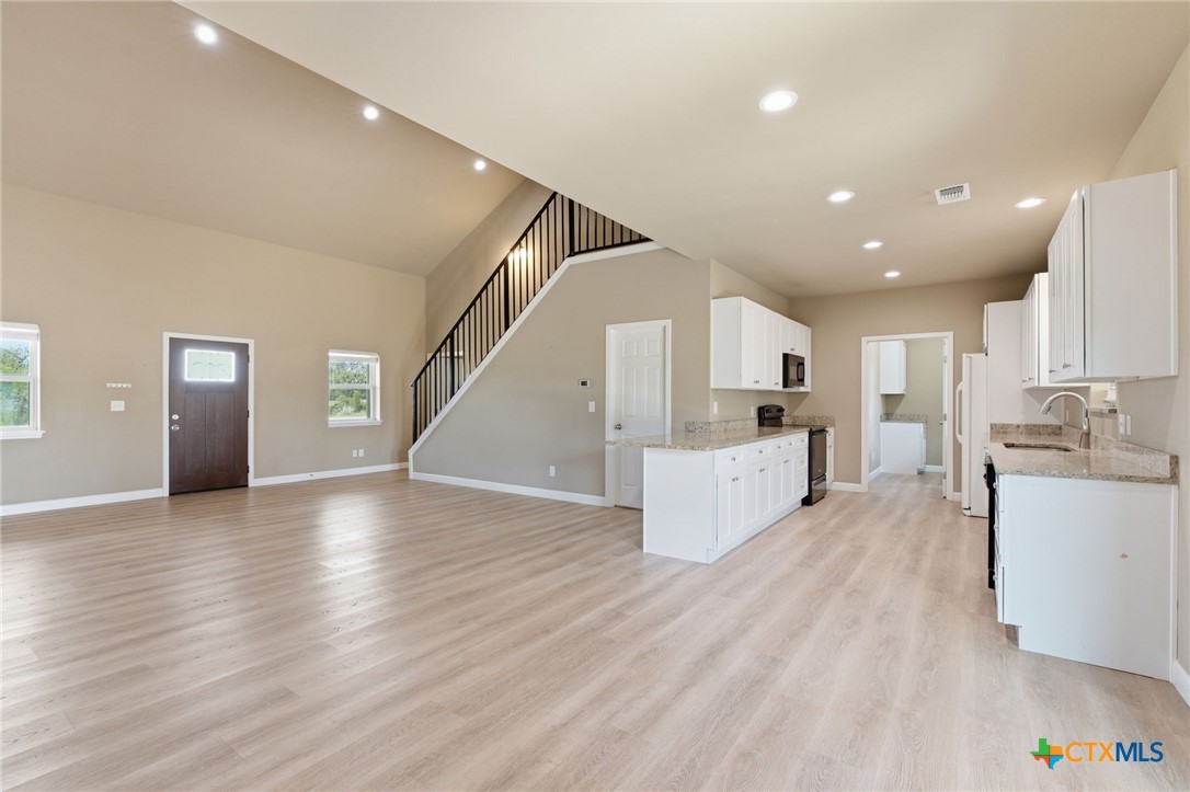 373 Cross Road Kingsbury, TX 78638 - Photo 6 of 27 Gallery Image 6