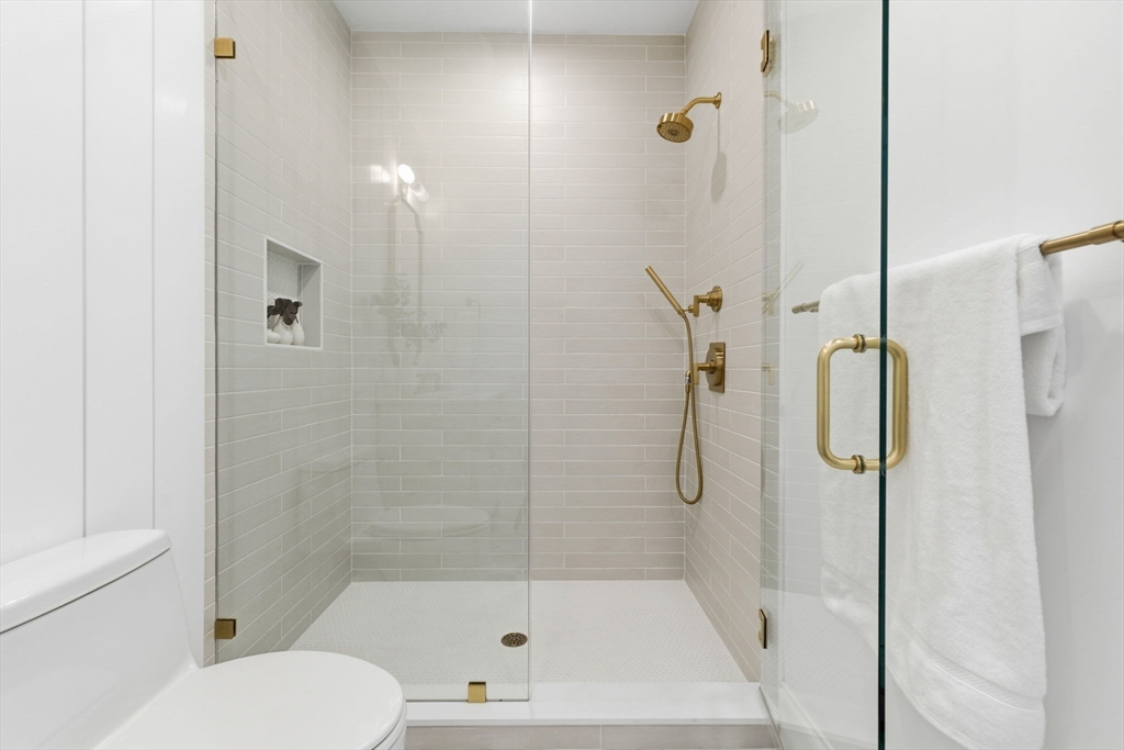 40 Foxcroft Road Winchester, MA 01890 - Photo 14 of 42