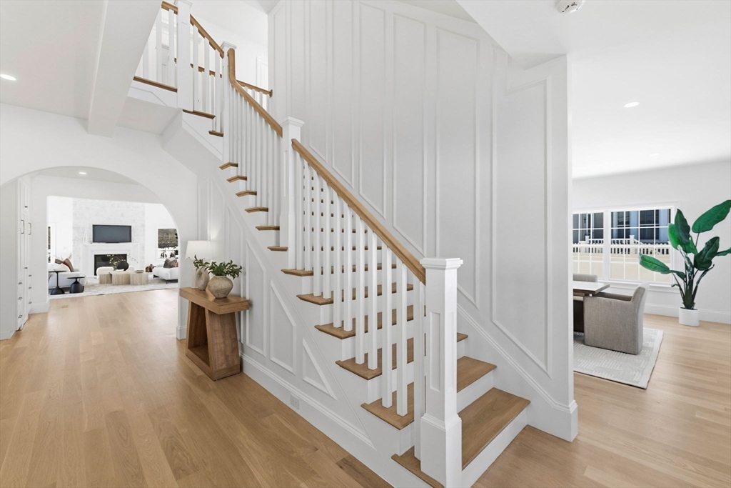 40 Foxcroft Road Winchester, MA 01890 - Photo 2 of 42