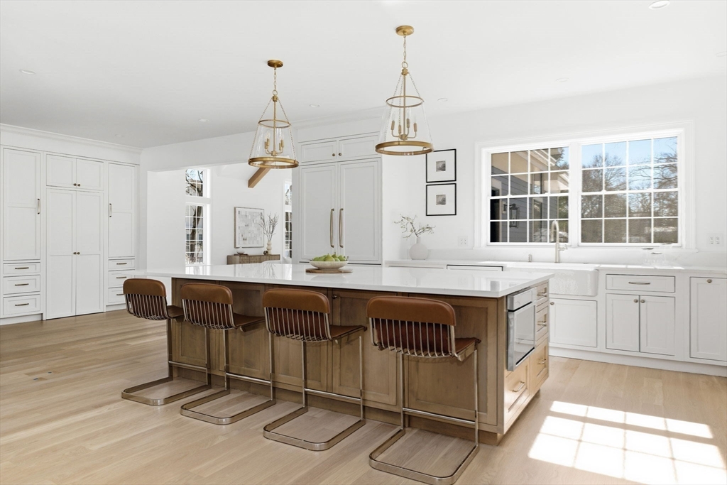 40 Foxcroft Road Winchester, MA 01890 - Photo 3 of 42