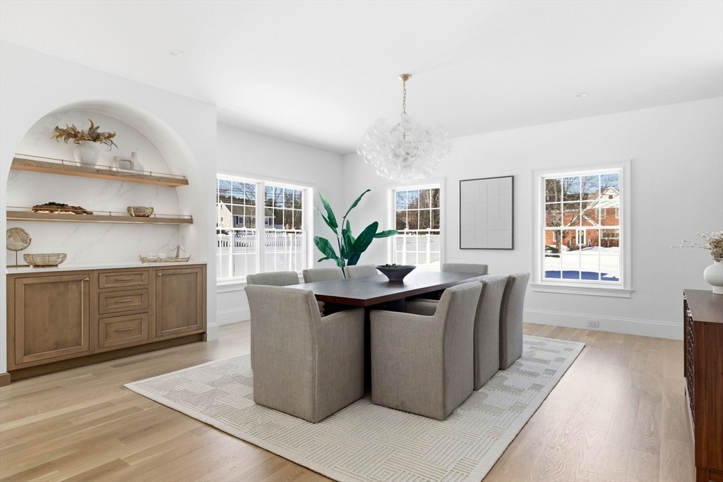 40 Foxcroft Road Winchester, MA 01890 - Photo 4 of 42