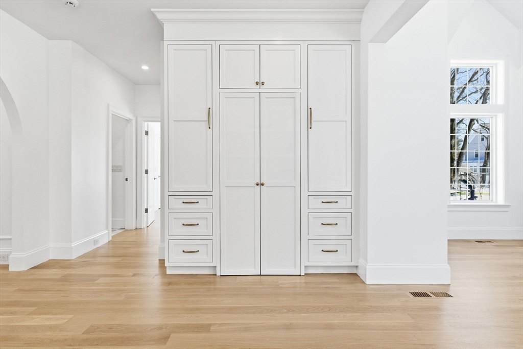 40 Foxcroft Road Winchester, MA 01890 - Photo 8 of 42