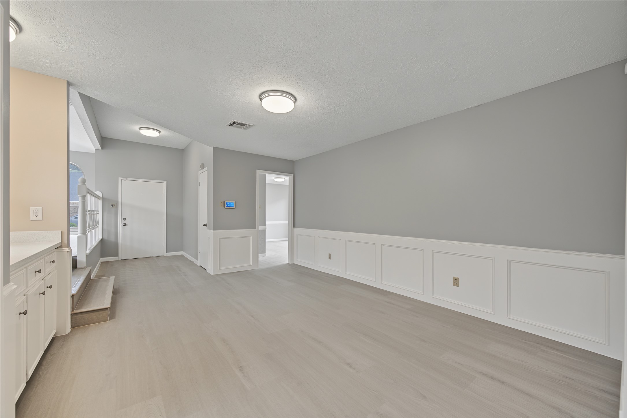 9606 Sandstone Road Houston, TX 77036 - Photo 3 of 43 Gallery Image 3