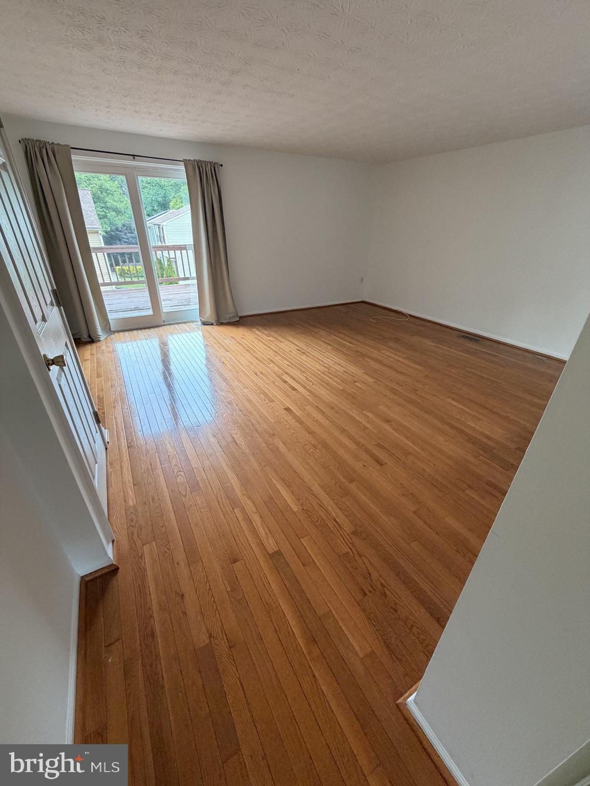 15765 Haynes Road Laurel, MD 20707 - Photo 6 of 18 Living Room