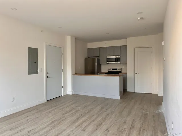 $2,995 | 362 West Merrick Road, Unit 106, Valley Stream, NY 11580