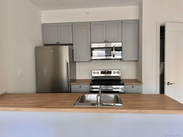 $2,995 | 362 West Merrick Road, Unit 106, Valley Stream, NY 11580