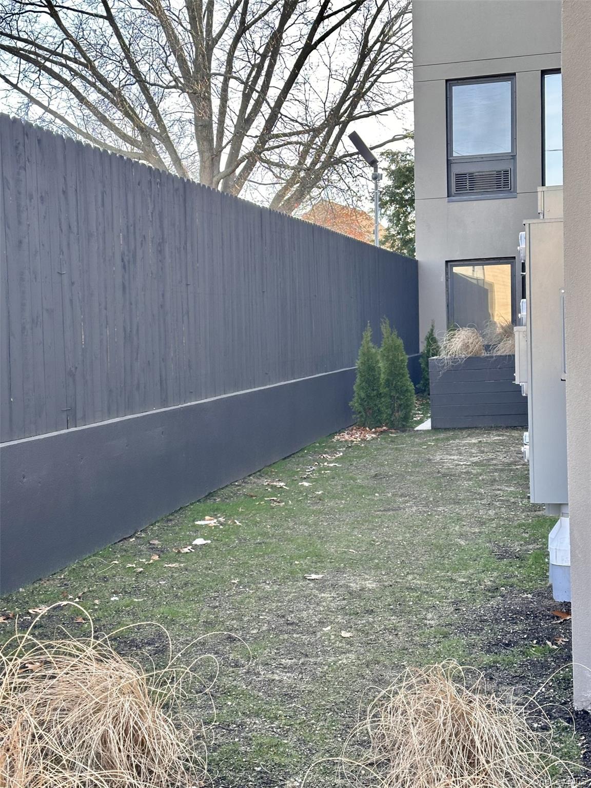 362 West Merrick Road, Unit 106 Valley Stream, NY 11580 - Photo 6 of 6 View of yard