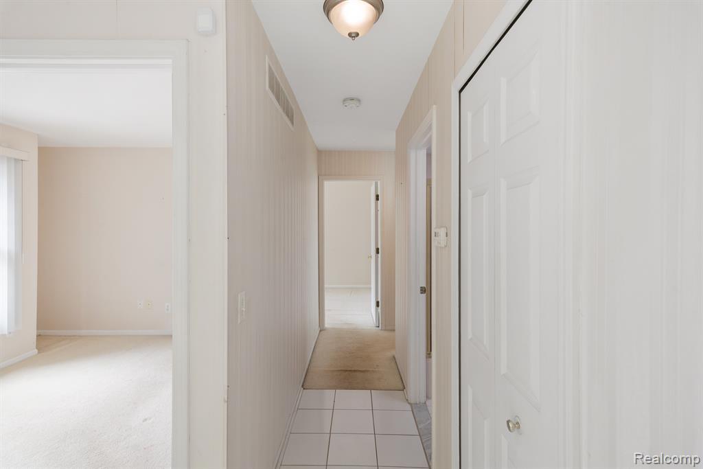 23033 Farmington Road Farmington, MI 48336 - Photo 13 of 35 Gallery Image 13
