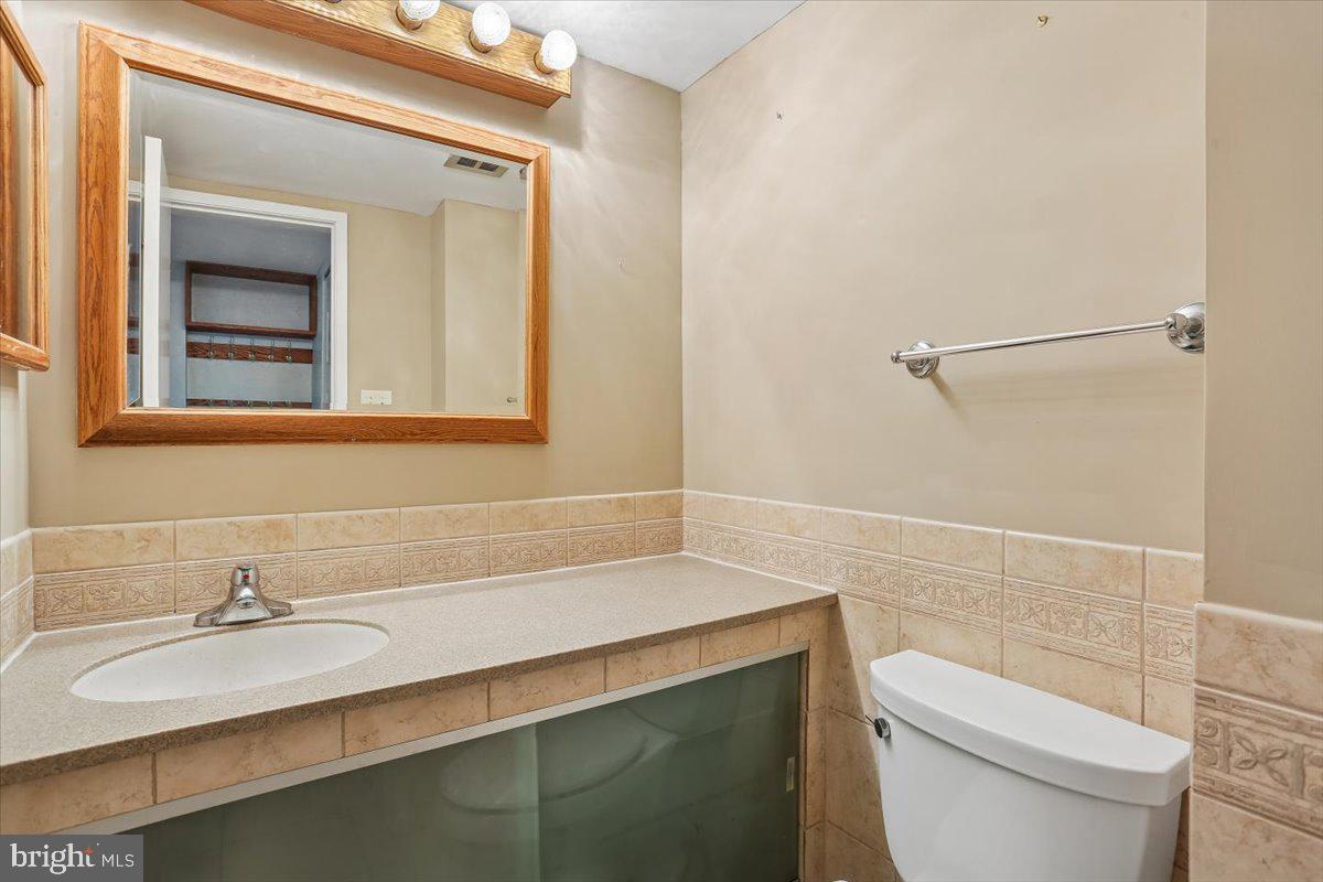 8174 Inverness Ridge Road Potomac, MD 20854 - Photo 7 of 29