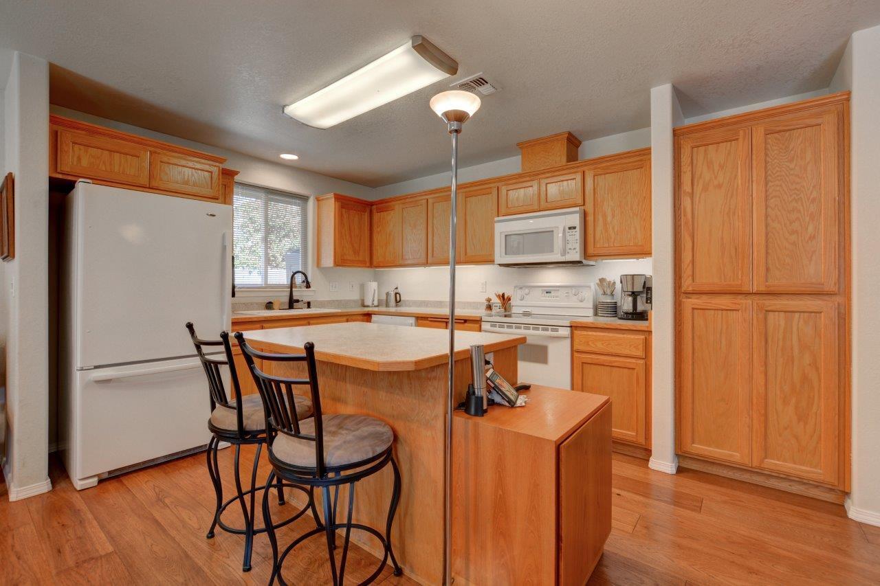 2614 Southwest Allen Creek Road Grants Pass, OR 97527 - Photo 12 of 39 Kitchen sitting area/breakfast bar
