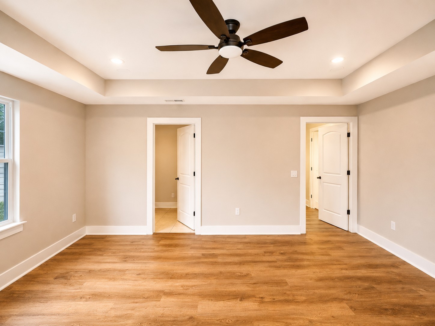 4603 Chapel Hill Road Southside, TN 37171 - Photo 20 of 26 a view of a big room with wooden floor and a ceiling fan