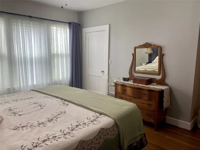 $319,000 | 592 East Hempstead Street, Giddings, TX 78942