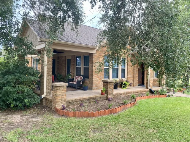 $319,000 | 592 East Hempstead Street, Giddings, TX 78942