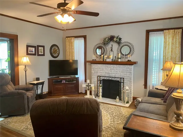 $319,000 | 592 East Hempstead Street, Giddings, TX 78942