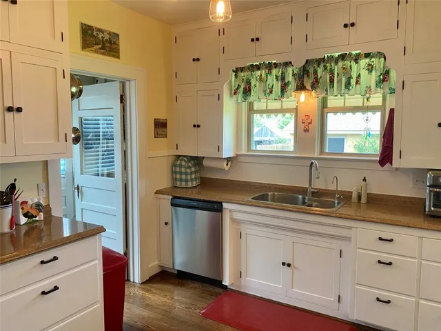 $319,000 | 592 East Hempstead Street, Giddings, TX 78942