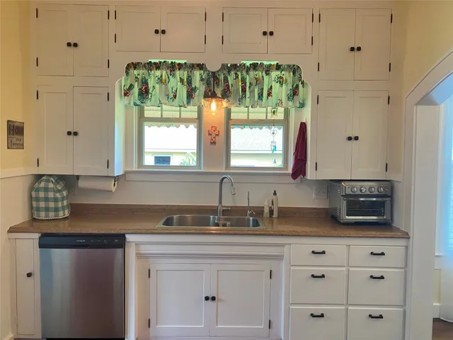 $319,000 | 592 East Hempstead Street, Giddings, TX 78942