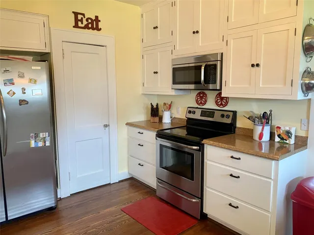 $319,000 | 592 East Hempstead Street, Giddings, TX 78942