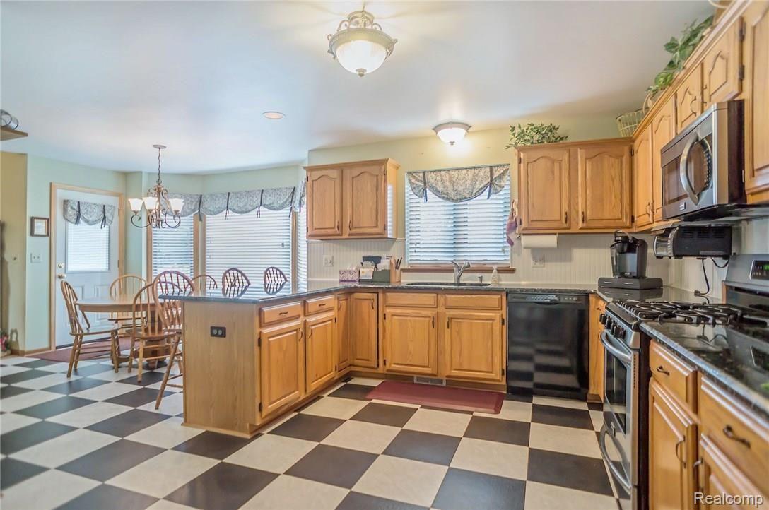 1692 Clover Ridge Drive Howell, MI 48843 - Photo 8 of 29 8.jpg