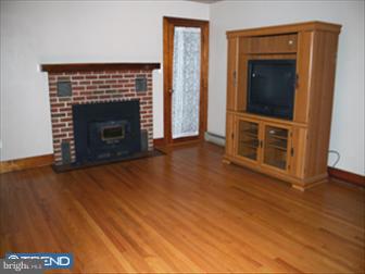 201 Fairview Road Riegelsville, PA 18077 - Photo 2 of 6 Living Room
