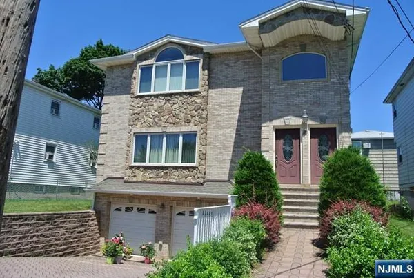 $3,550 | 69 Summit Avenue, Unit 2, Elmwood Park, NJ 07407