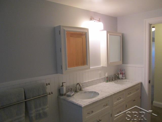 601 Somerset Road Saginaw, MI 48638 - Photo 25 of 42 Double Sink Vanity