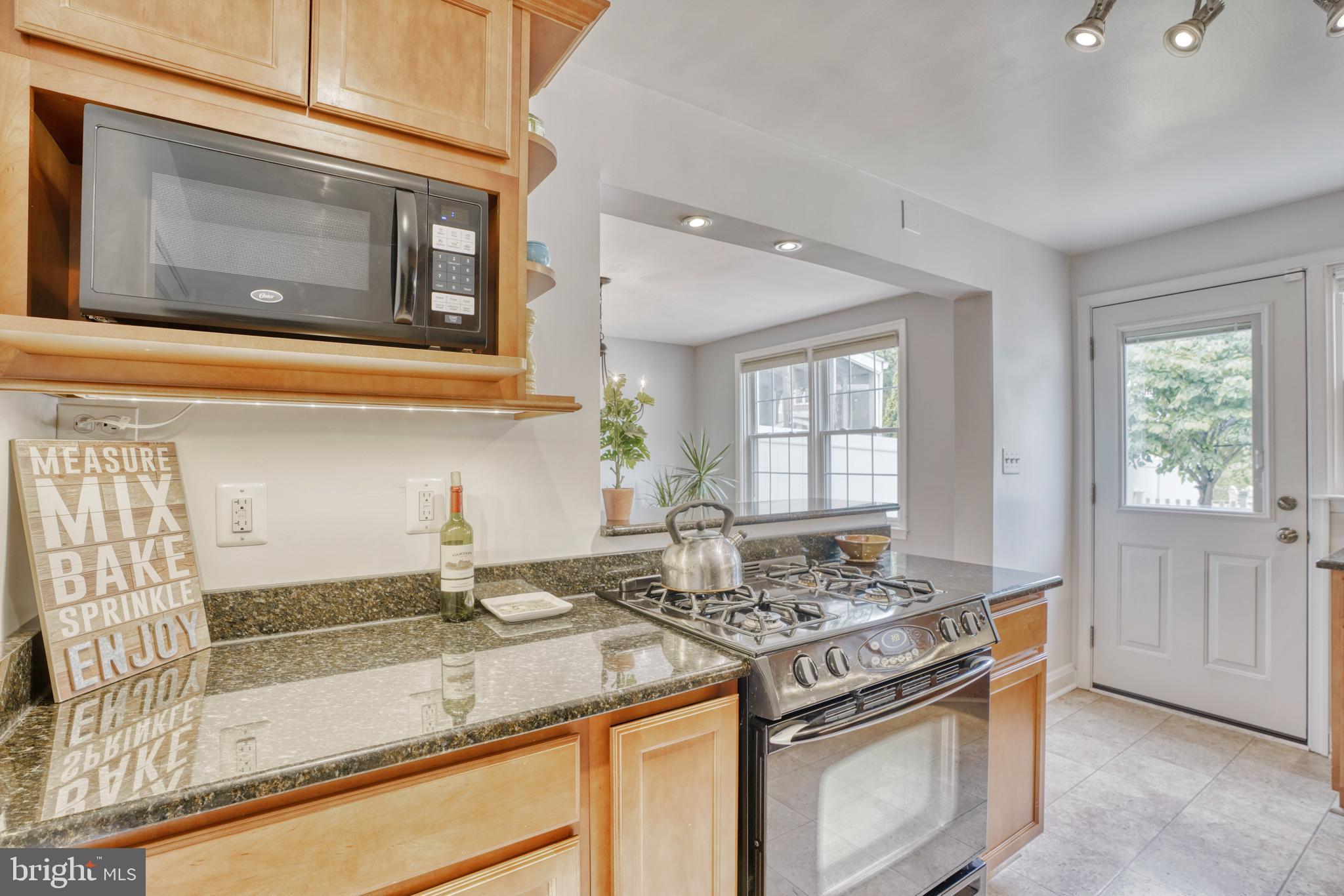 1570 Dellsway Road Baltimore, MD 21286 - Photo 11 of 24 Lots of counter space