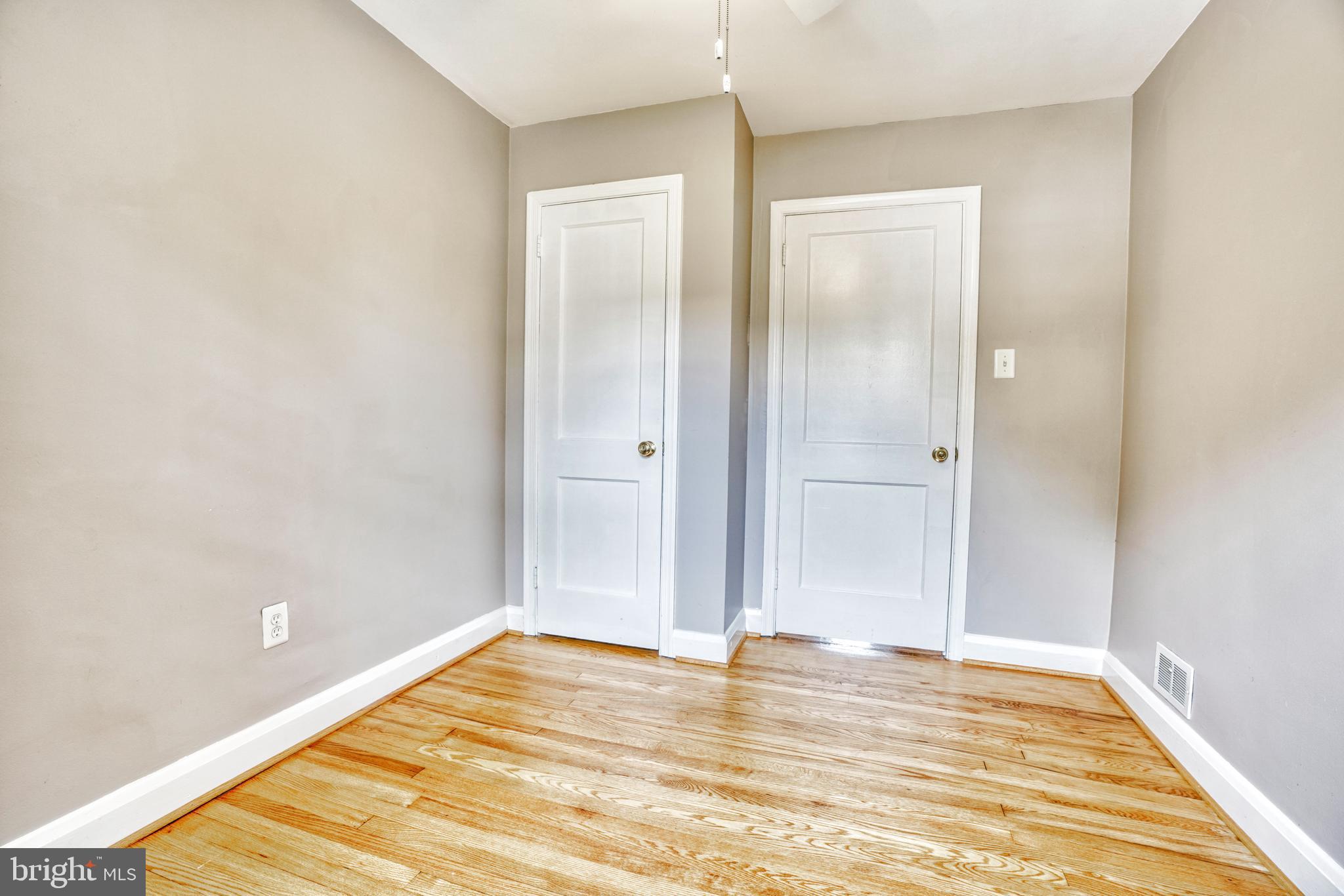 1570 Dellsway Road Baltimore, MD 21286 - Photo 18 of 24 Bedroom 3 -Neutral paint color
