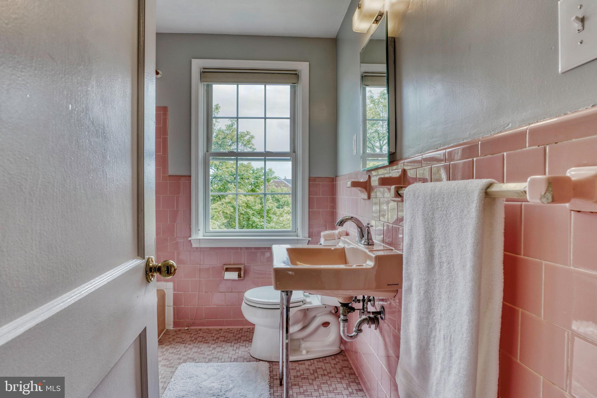 1570 Dellsway Road Baltimore, MD 21286 - Photo 20 of 24 Bathroom