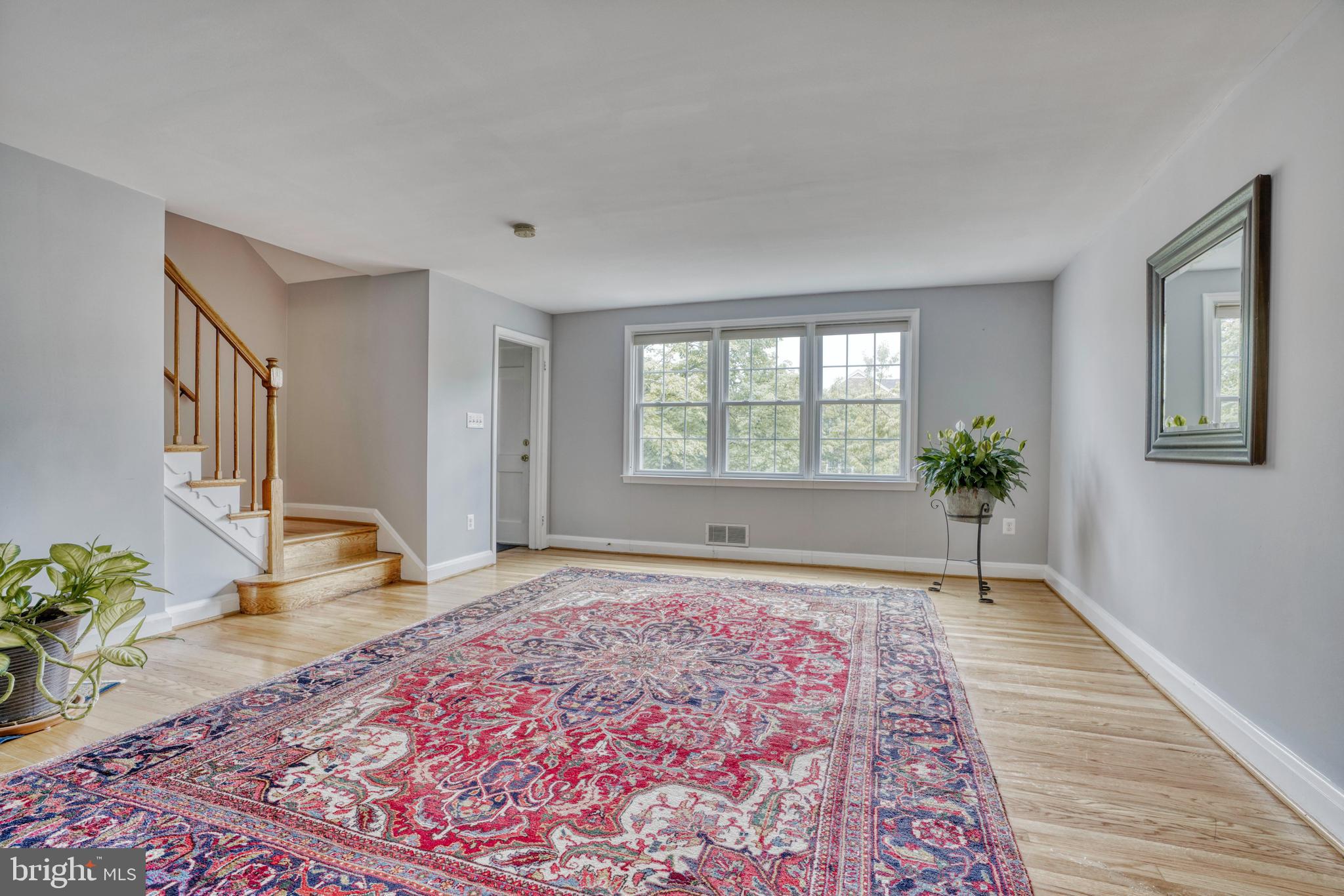 1570 Dellsway Road Baltimore, MD 21286 - Photo 3 of 24 Living room