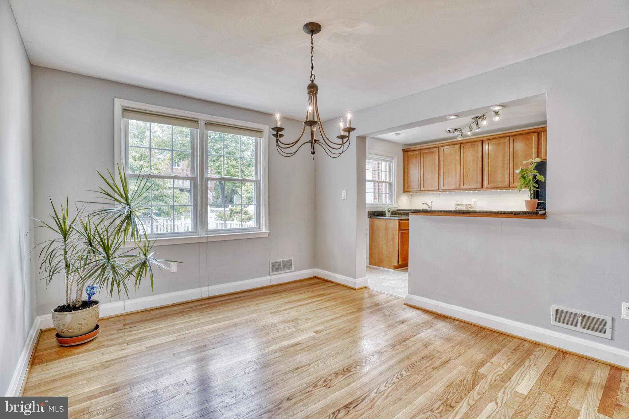 1570 Dellsway Road Baltimore, MD 21286 - Photo 5 of 24 Dining Room
