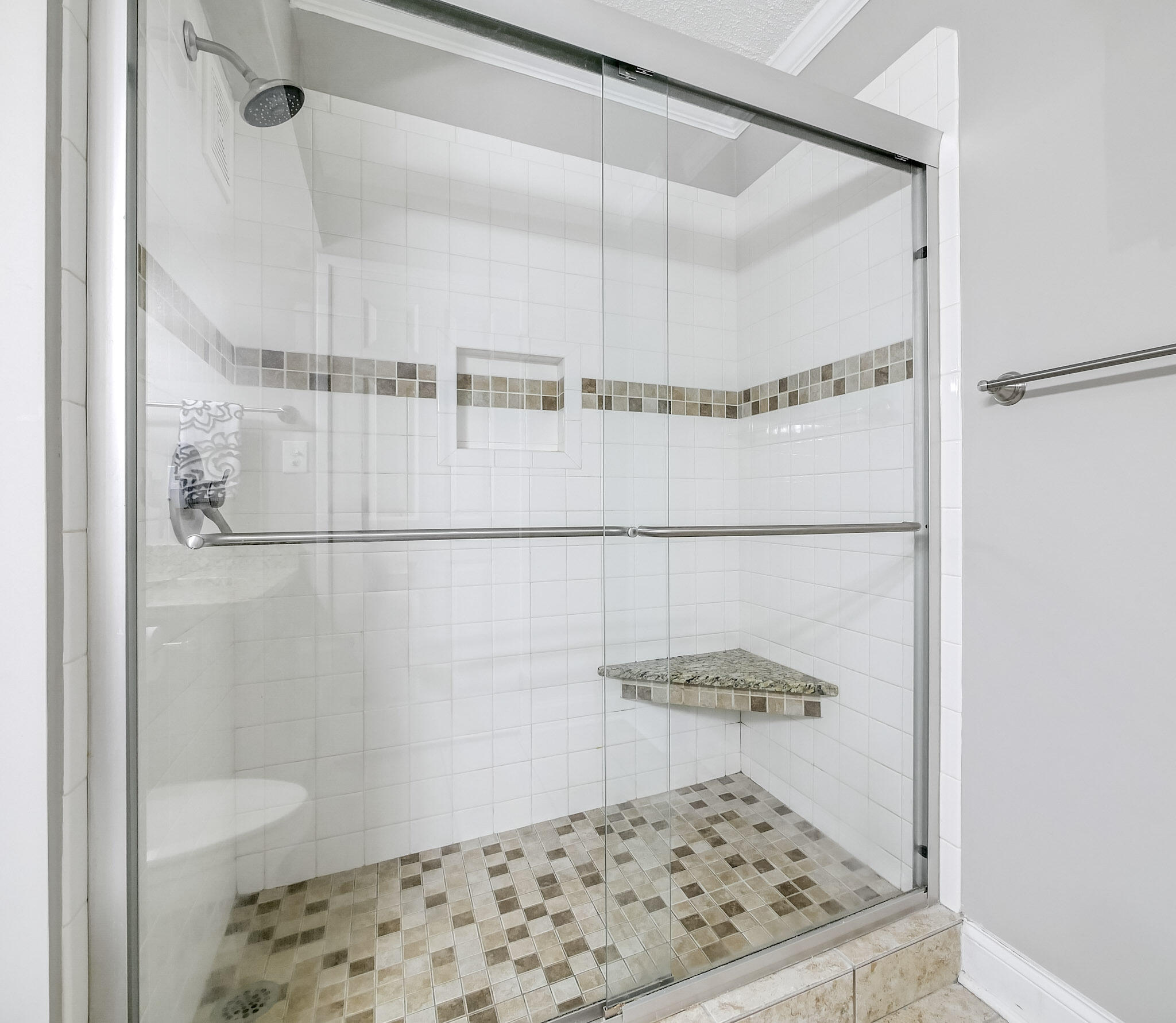 1131 Stringers Ridge Road, Unit 4C Chattanooga, TN 37405 - Photo 11 of 30 Pinnacle 4C Master Bath 3